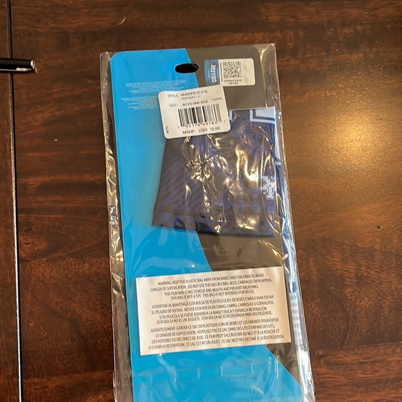 University of Kentucky wrap/scarf. NWT, can be worn 6 different ways. - Picture 3 of 7